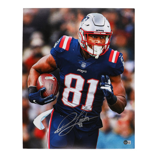 Jonnu Smith Signed Patriots 16x20 Photo (Beckett) - Beckett Witnessed