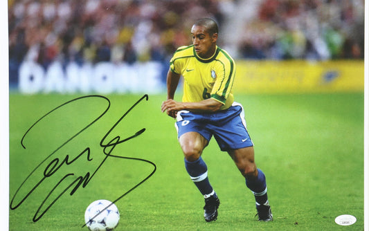 Roberto Carlos Signed 11x17 Photo (JSA)