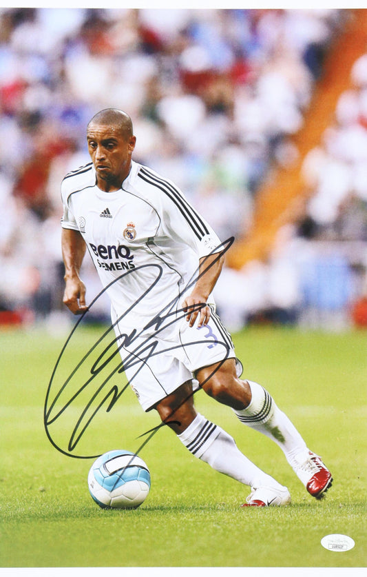 Roberto Carlos Signed 11x17 Photo (JSA)