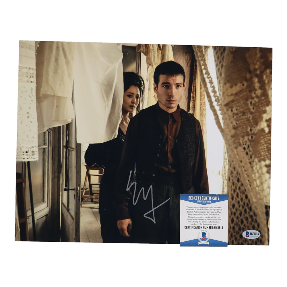 Ezra Miller Signed (Beckett) "Fantastic Beasts: The Crimes of Grindelwaldi" 11x14 Photo Credence Barebon