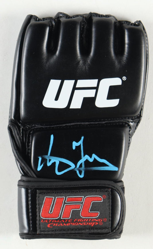 Uros Medic Signed UFC Glove (Beckett) - Beckett Witnessed