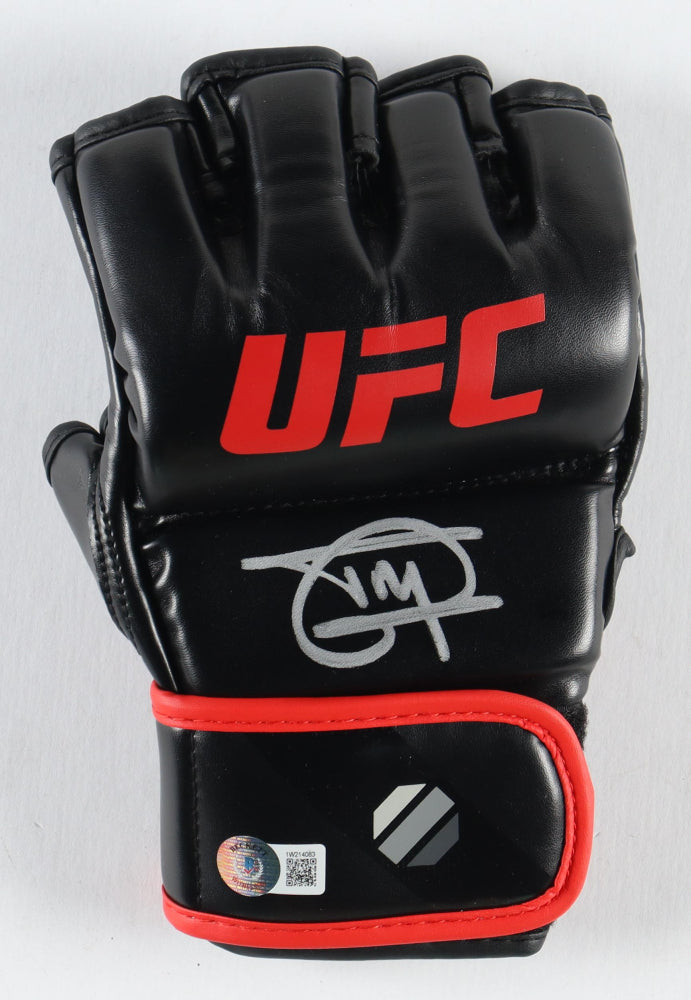 Ian Machado Garry Signed UFC Glove (Beckett) - Beckett Witnessed