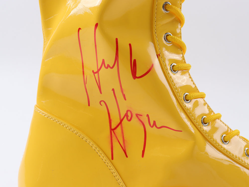 Hulk Hogan Signed Wrestling Boot (Beckett) - Beckett Witnessed