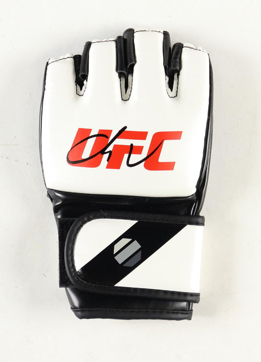 Marlon "Chito" Vera Signed UFC Glove (Beckett) Beckett Witnessed