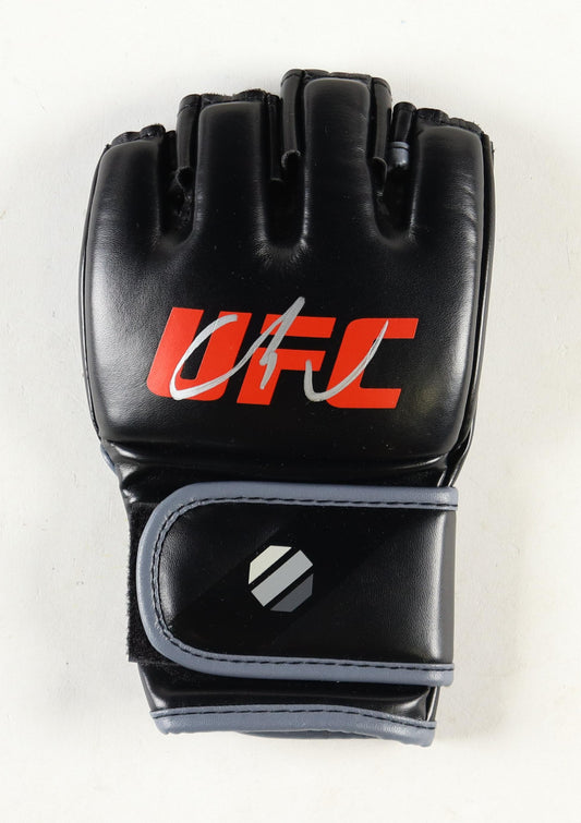 Marlon "Chito" Vera Signed UFC Glove (Beckett) - Beckett Witnessed