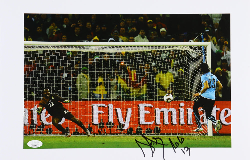 Sebastian Abreu Signed Uruguay 11x17 Photo (JSA)