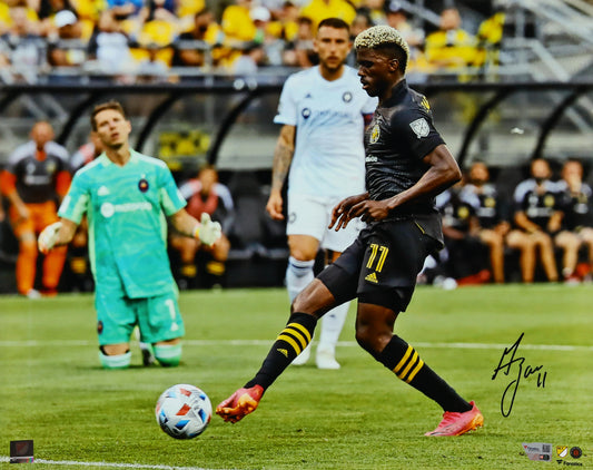 Gyasi Zardes Signed Crew 16x20 Photo (Fanatics)