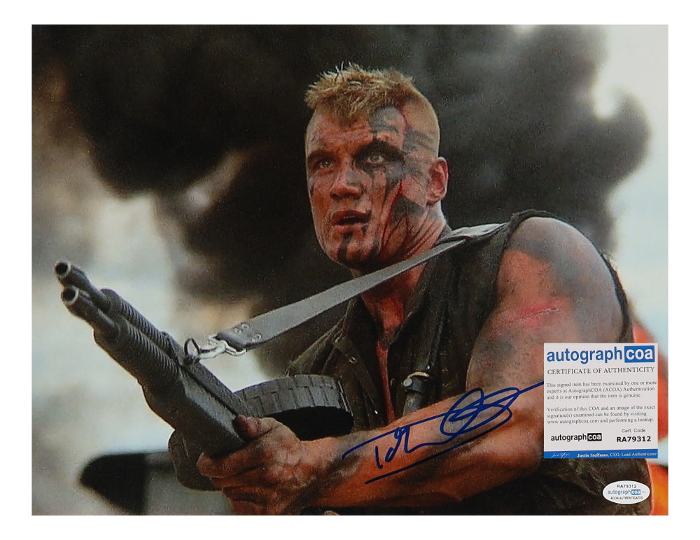 Dolph Lundgren Signed "Red Scorpion" 11x14 Photo (ACOA) - Russian Senior Lieutenant Nikolai Petrovitch Rachenko