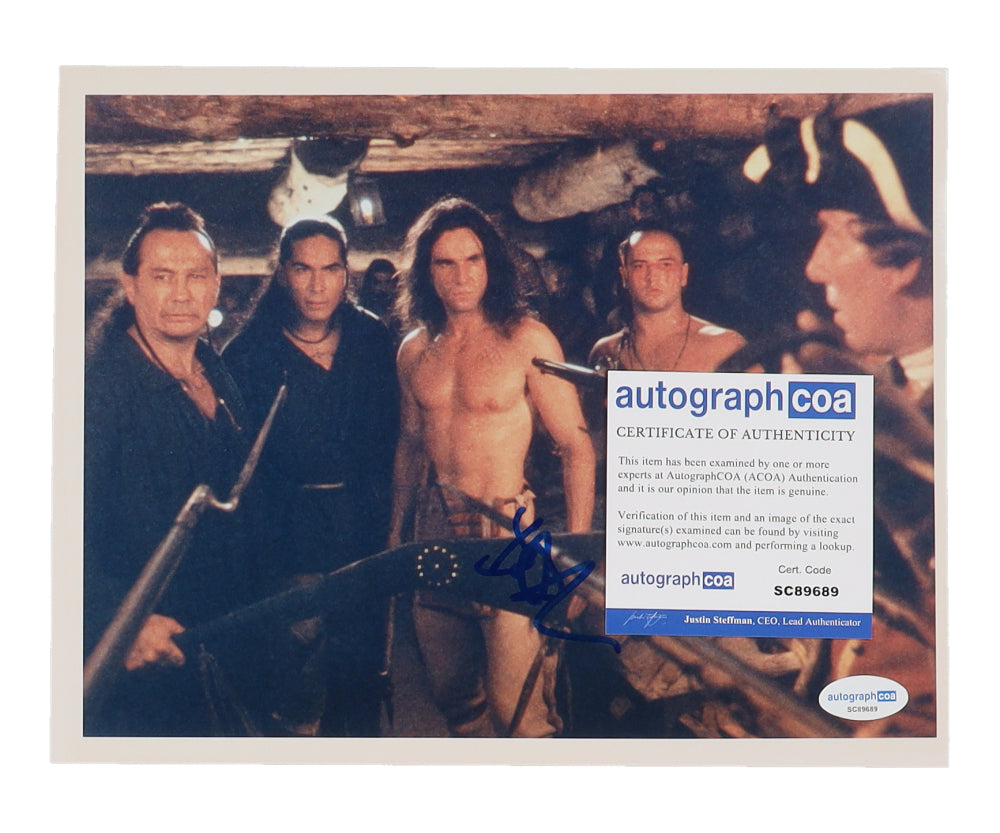 Daniel Day-Lewis Signed (ACOA) "The Last of the Mohicans" 8x10 Photo - Nathaniel "Hawkeye" Poe