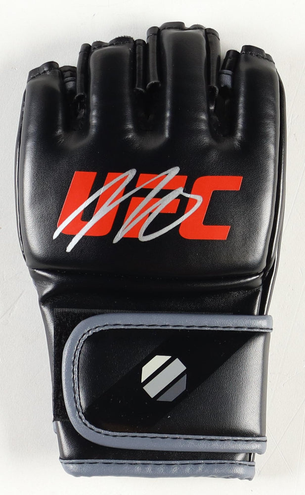 Nick Diaz Signed UFC Fight Glove (Beckett) Beckett Witnessed