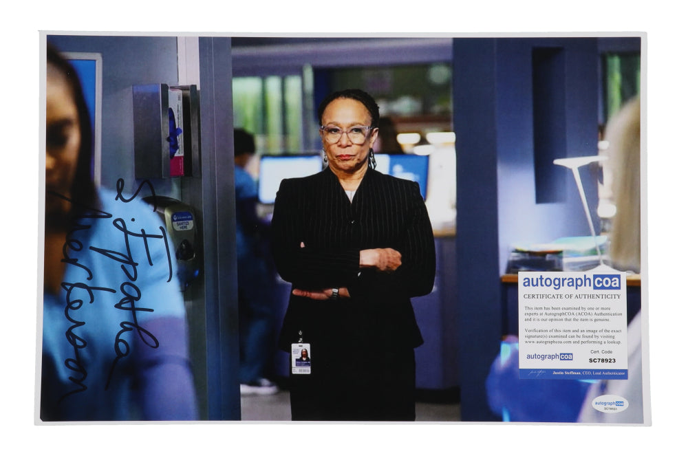 S Epatha Merkserson Signed (ACOA) "Chicago Med" 11x17 Photo - Sharon Goodwin