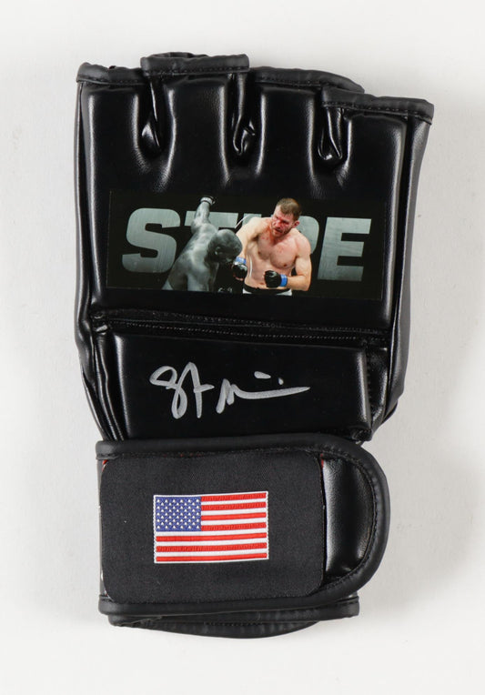Stipe Miocic Signed (Beckett) MMA Custom USA Glove - UFC Heavyweight Champion I Beckett Witnessed