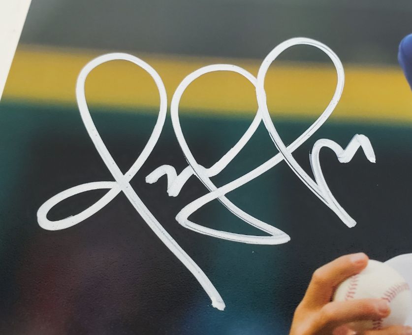Omar Vizquel Signed Cleveland Indians 8x10 Photo (PSA/DNA ITP COA)