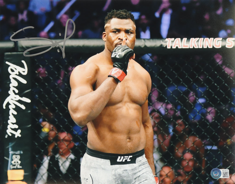 Francis Ngannou Signed UFC 11x14 Photo (Beckett)