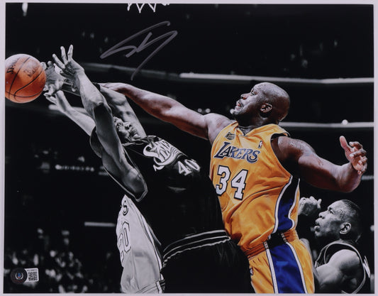 Shaquille O'Neal Signed Lakers 11x14 Photo (Beckett)