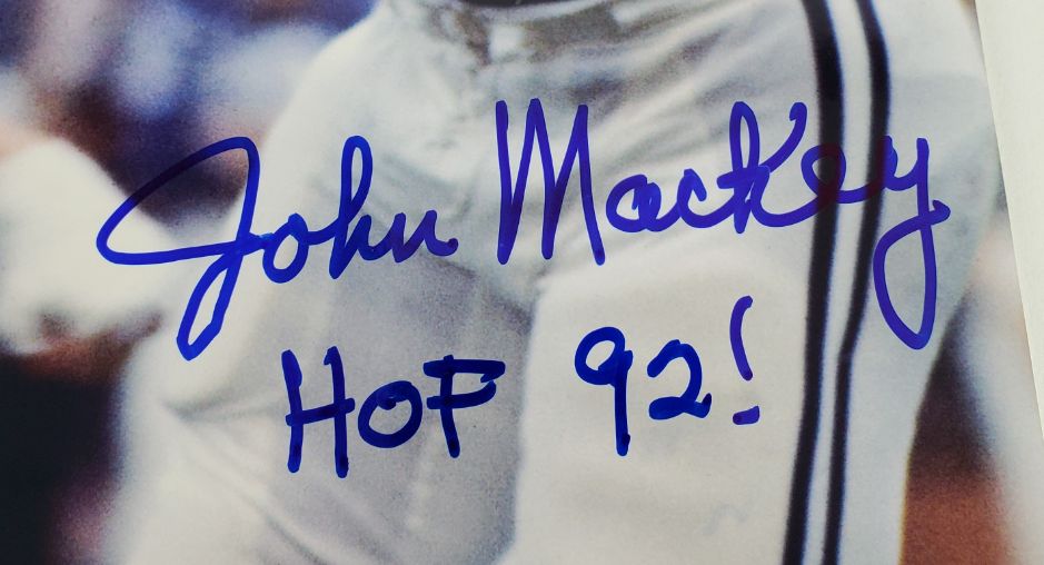 John Mackey "HOF 92" Signed Baltimore Colts 8x10 Photo (JSA COA)