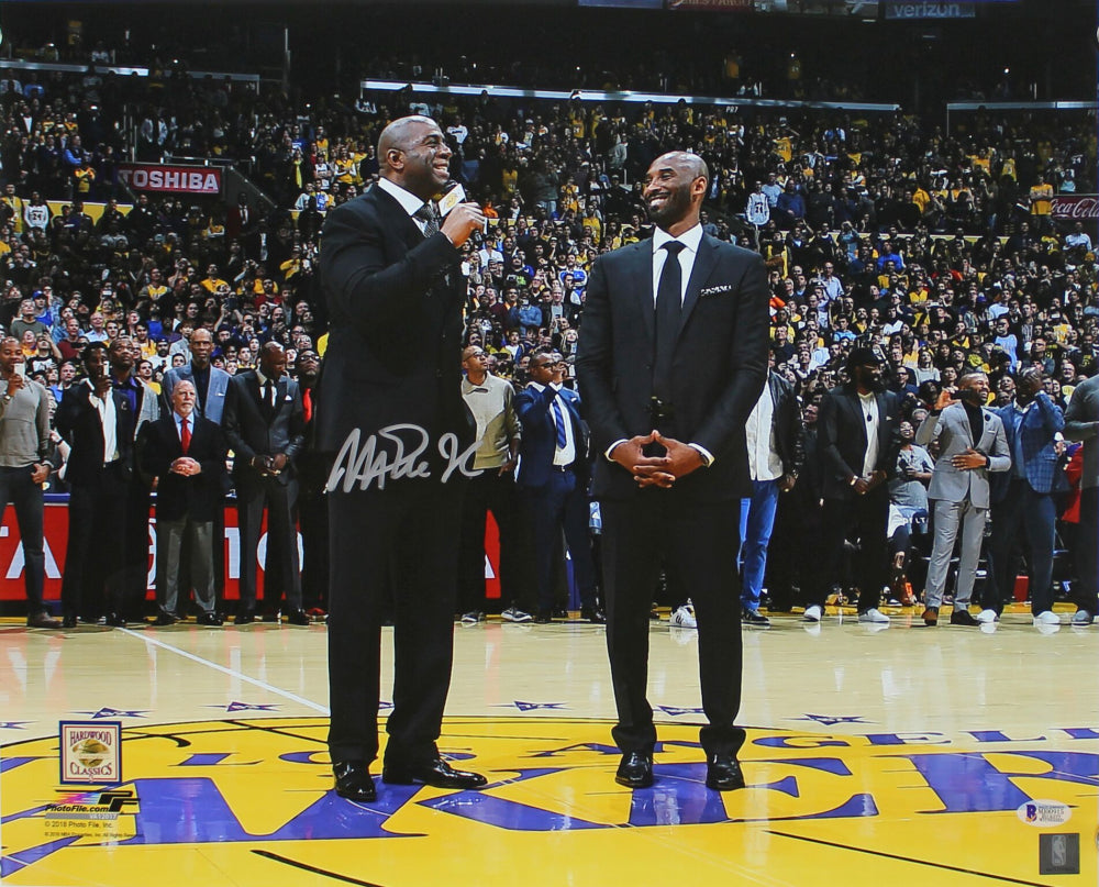 Magic Johnson Signed Lakers 16x20 Photo (Beckett)