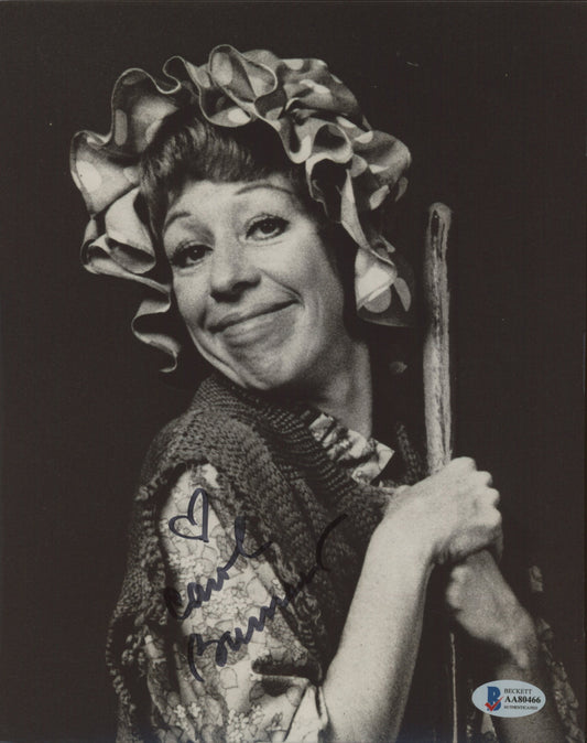 Carol Burnett Signed 8x10 Photo (Beckett COA)