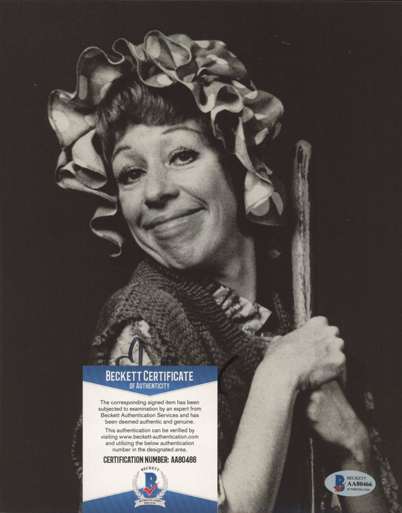 Carol Burnett Signed 8x10 Photo (Beckett COA)