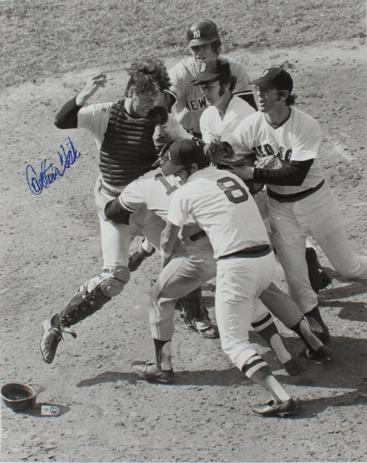 Carlton Fisk Signed Red Sox 16x20 Photo (MLB Hologram)