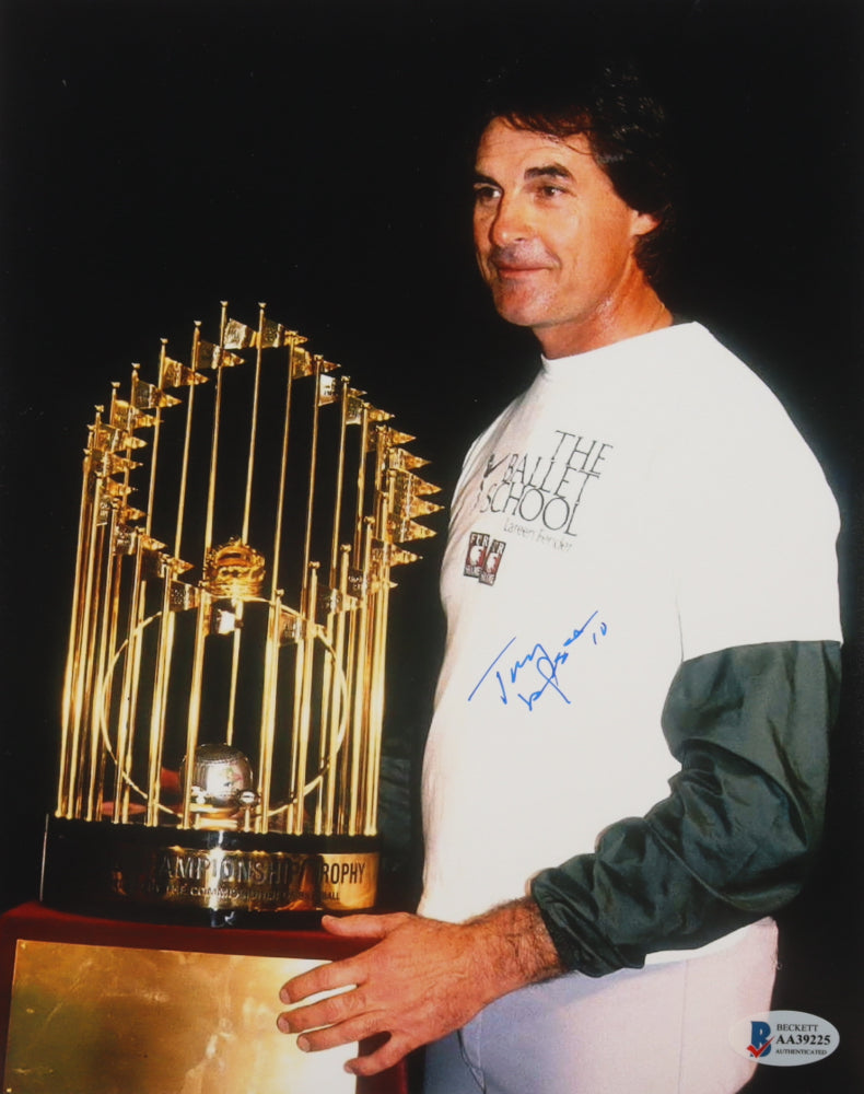 Tony La Russa Signed World Series 8x10 Photo (Beckett COA)