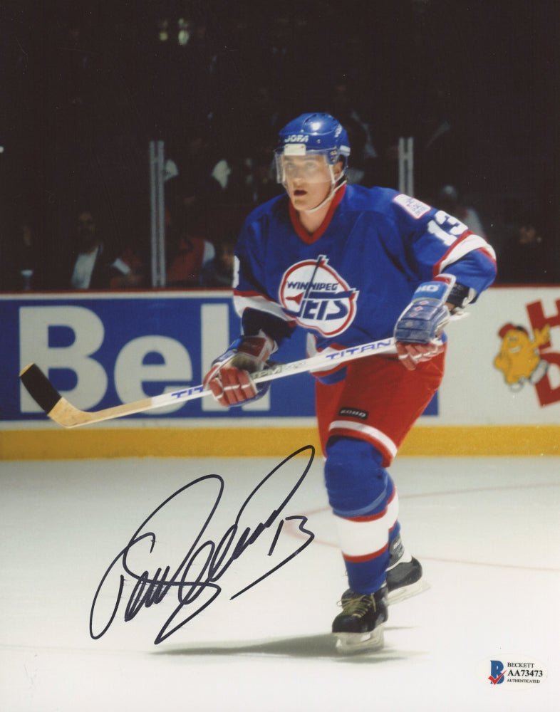 Teemu Selanne Signed Jets 8x10 Photo (Beckett COA)