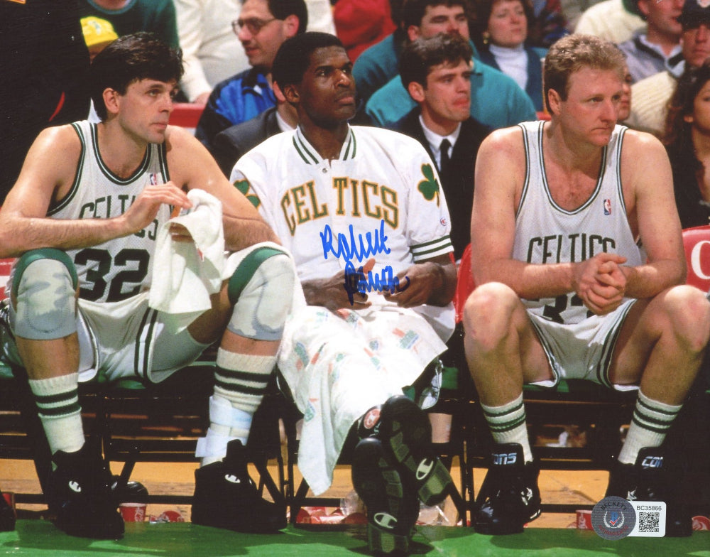 Robert Parish Signed Celtics 8x10 Photo (Beckett)