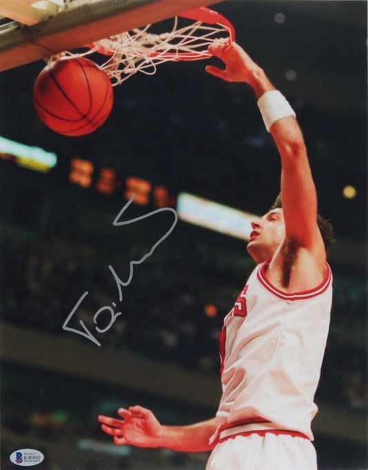 Toni Kukoc Signed Bulls 11x14 Photo (Beckett)