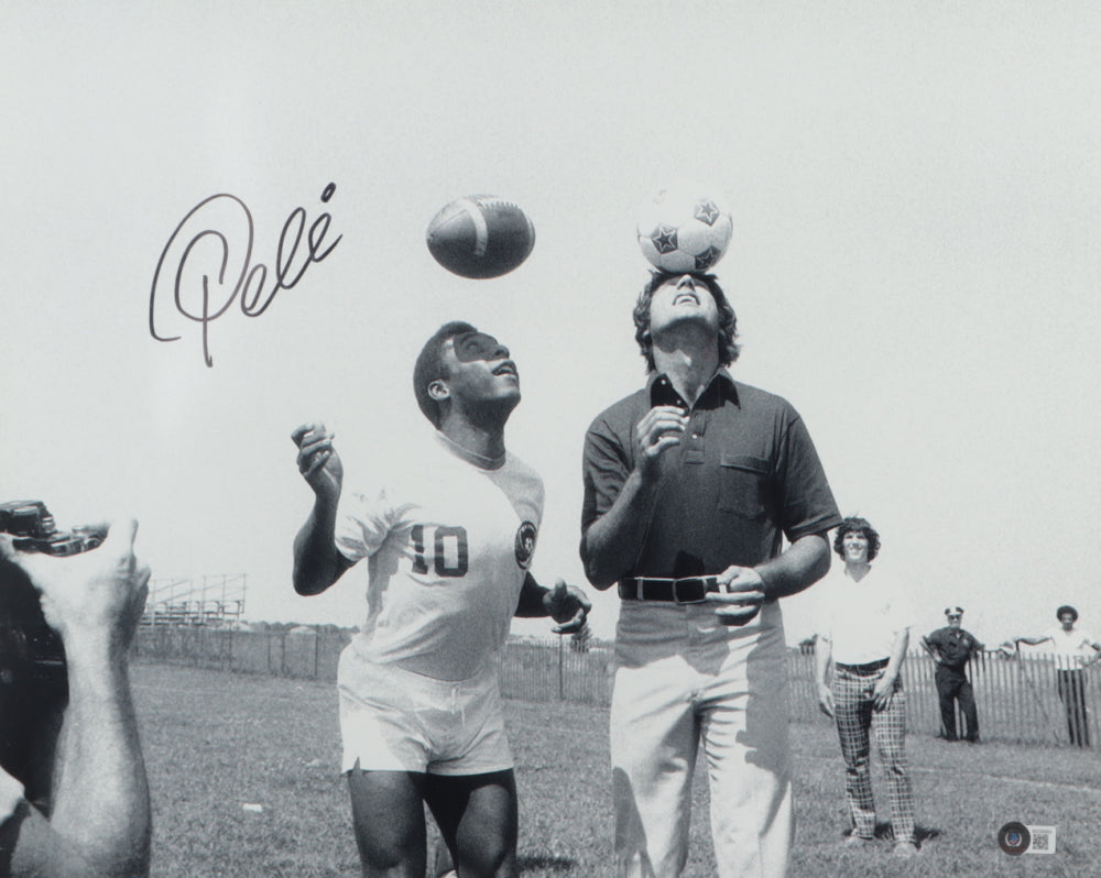 Pele Signed Team Brazil 16x20 Photo (Beckett)