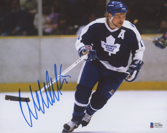 Wendel Clark Signed Maple Leafs 8x10 Photo (Beckett)