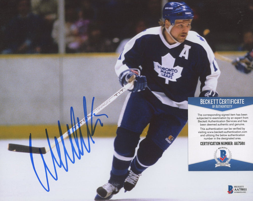 Wendel Clark Signed Maple Leafs 8x10 Photo (Beckett)