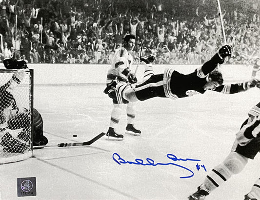 Bobby Orr Signed Bruins 8x10 Photo (Orr)