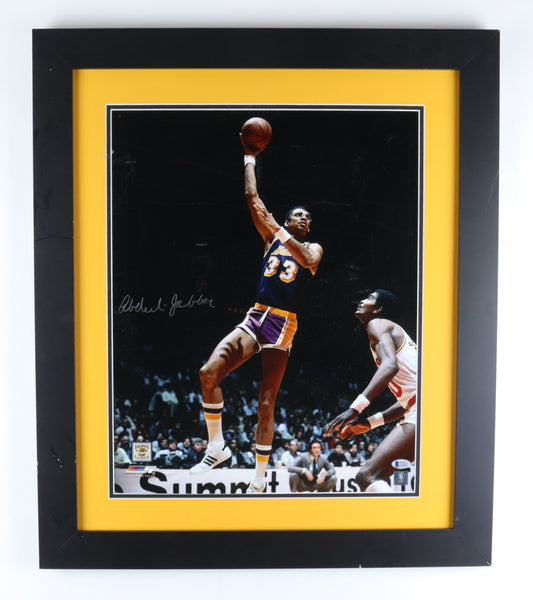 Kareem Abdul-Jabbar Signed (Beckett) Lakers 23.5x27.5 Custom Framed Photo