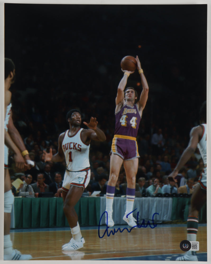 Jerry West Signed Lakers 11x14 Photo (Beckett)