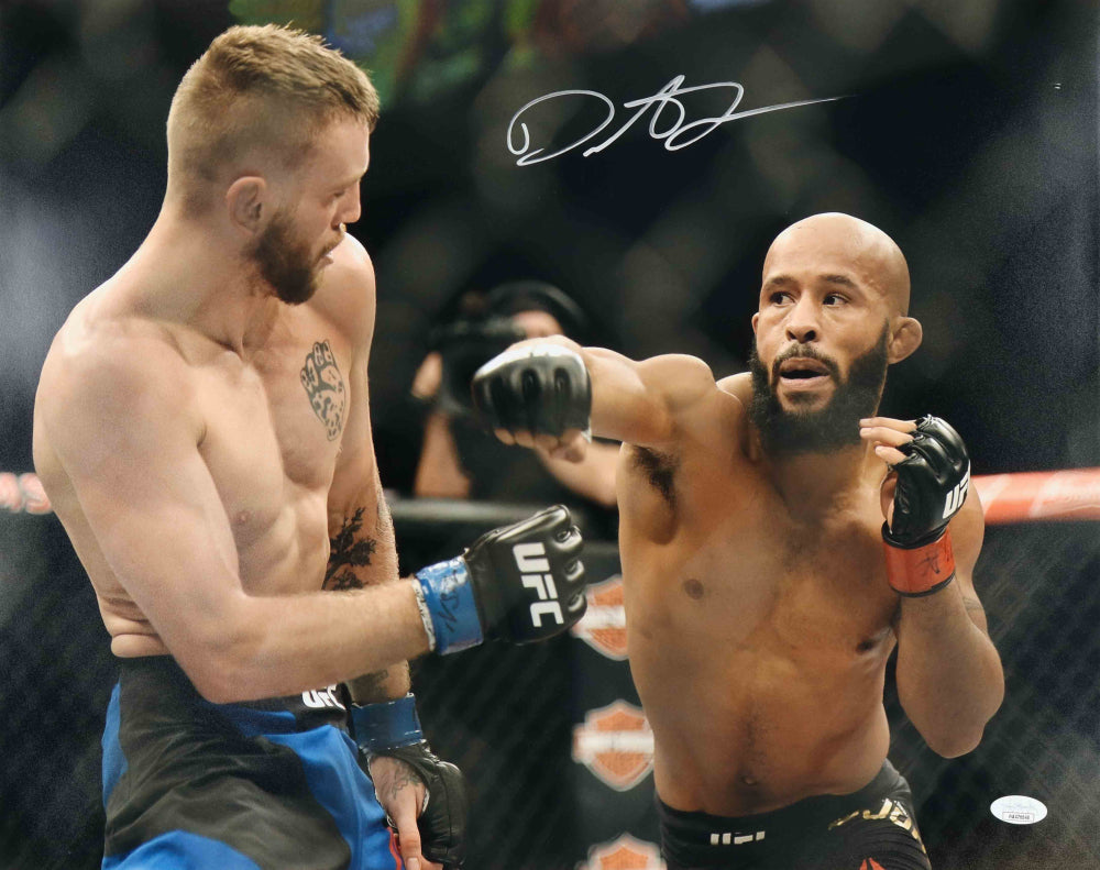 Demetrious Johnson Signed 16x20 Photo (JSA)